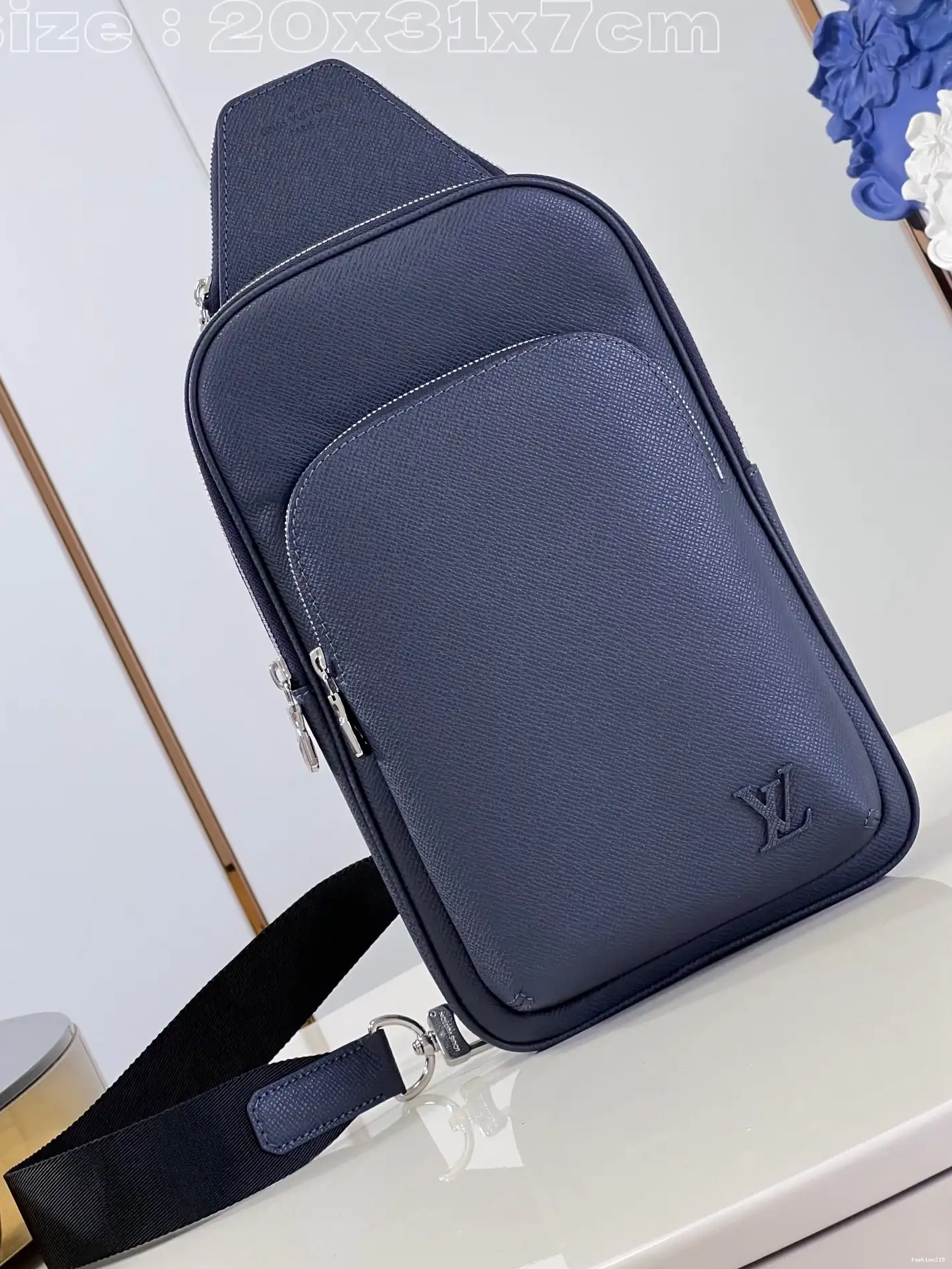 NM VUITTON Slingbag Avenue LOUIS 0422